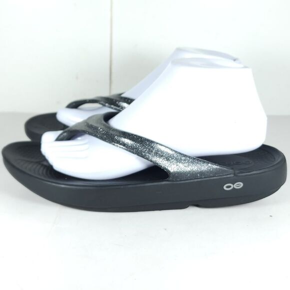 Oofos Women's OOLALA US 10 Silver Glitter Slip-On Flat Thong Flip Flop Sandals - Picture 2 of 15